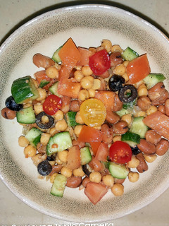 A picture of Chickpea beans salad.