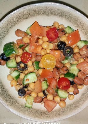 A picture of Chickpea beans salad.