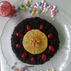 A picture of Christmas fruit cake.
