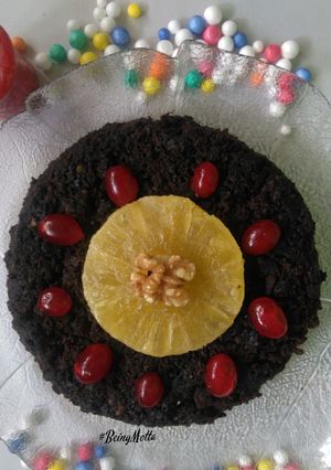 A picture of Christmas fruit cake.
