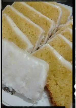 Una foto de Budín de limón glaseado