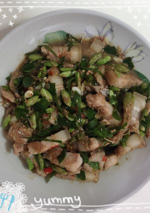 รูปของ หมูสามชั้นผัดกะปิพริกขี้หนูสวน