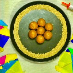 Til Gur Laddoo A picture of Til Gur Laddoo.