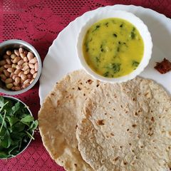 A picture of Methi pithale.