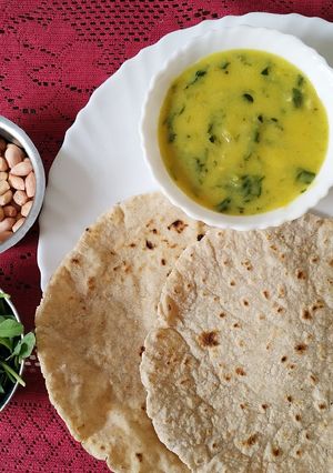 A picture of Methi pithale.