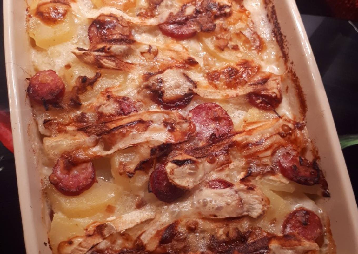 Gratin aux saucisses fumées et reblochon