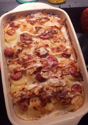 Une photo de Gratin aux saucisses fumées et reblochon