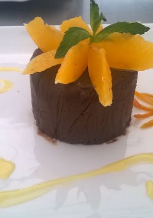 Una foto de Marquise de chocolate con naranja