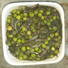 A picture of Matar ki achaar.
