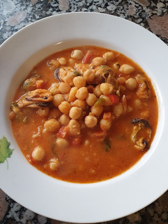 Una foto de Garbanzos con mejillones