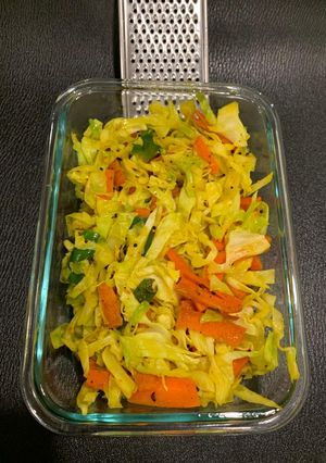 કોબીજ ગાજર મરચાનો સંભારો (Cabbage Carrot Marcha Sambharo Recipe In Gujarati) રેસીપી મુખ્ય ફોટો