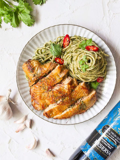 香菜義大利麵/煎雞腿排 的食譜成品照片