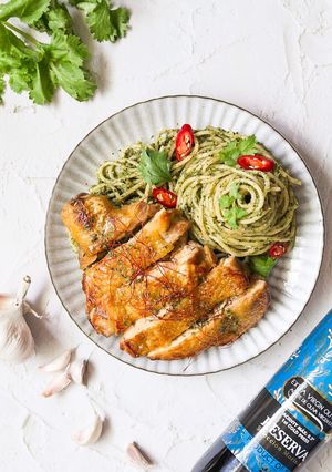 香菜義大利麵/煎雞腿排 的食譜成品照片
