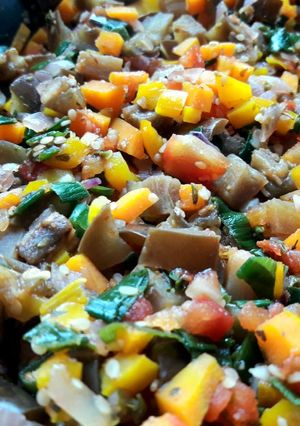 Una foto de Revuelto de Verduras Arcoíris: Vegano