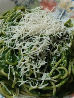 Una foto de Espaguetis con salsa de espinacas