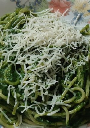 Una foto de Espaguetis con salsa de espinacas