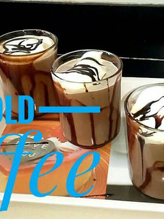 ठंडी कॉफ़ी (Cold Coffee recipe in hindi) रेसिपी मुख्य फोटो