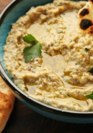 Una foto de Baba ganoush (ensalada de puré de berenjenas)