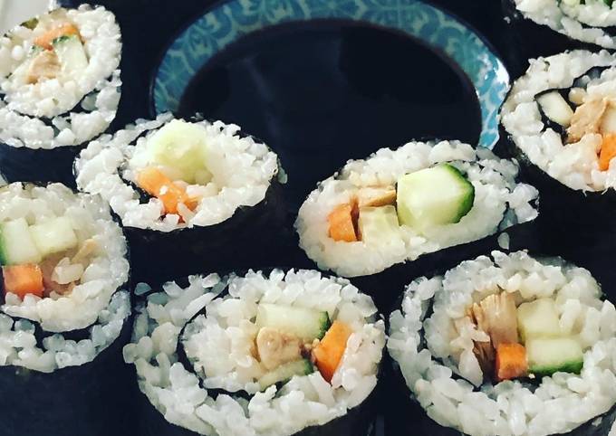 https://img-global.cpcdn.com/recipes/9e8586c96958d3bf/680x482cq70/chicken-teriyaki-sushi-recipe-main-photo.jpg