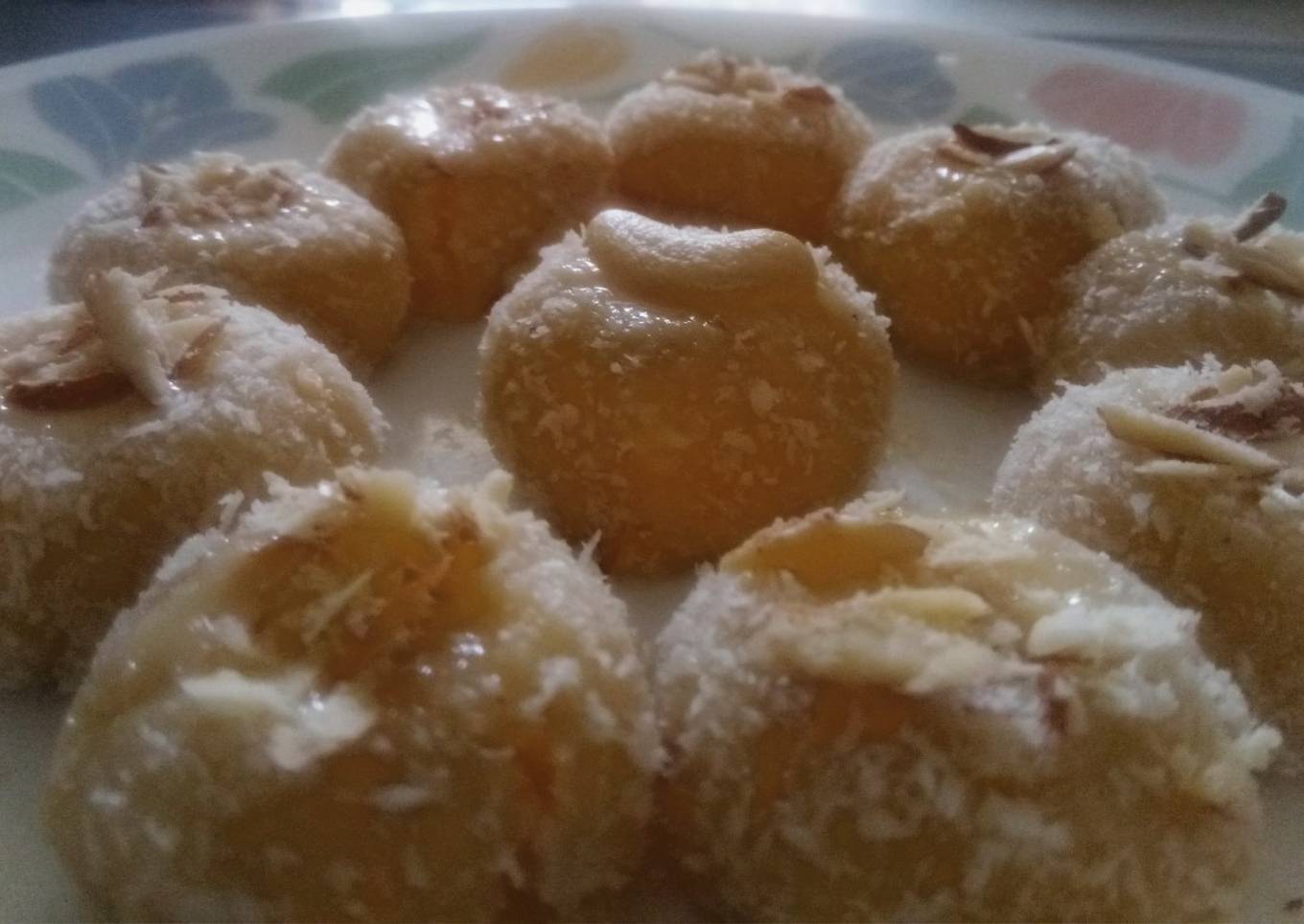 Coconut-Papaya Laddu