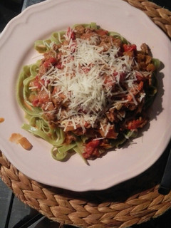 Una foto de Tagliatella de espinaca a la boloñesa