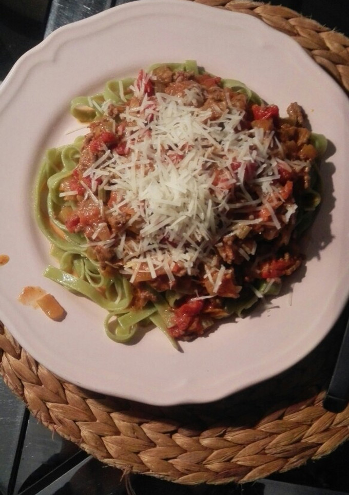 Una foto de Tagliatella de espinaca a la boloñesa