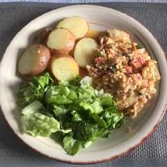 Una foto de Papas doradas con tomaticán falso