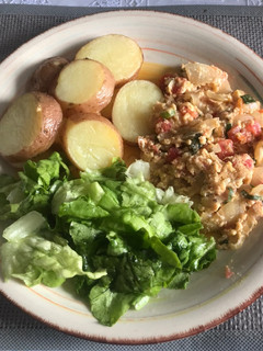 Una foto de Papas doradas con tomaticán falso