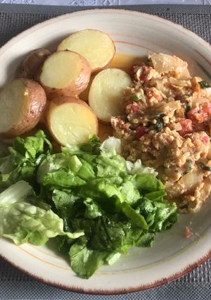 Una foto de Papas doradas con tomaticán falso