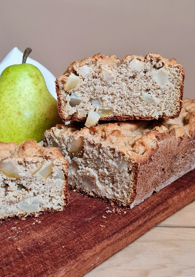 Una foto de Budín de avena y pera 🍐🍐saludable 🍐 sin azúcar ni edulcorante