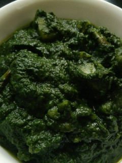 A picture of Aloo Palak (Potato In Spinach Gravy).