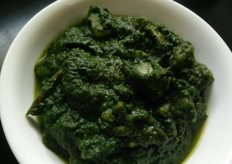 Recipe of Award-winning Aloo Palak (Potato In Spinach Gravy)