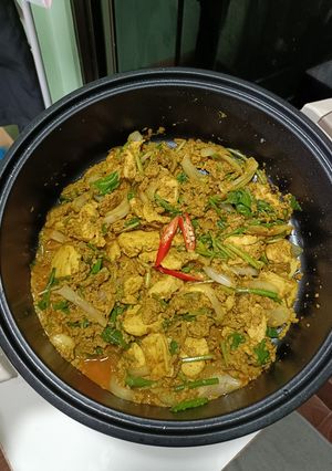 รูปของ อกไก่ผัดผงกะหรี่ (สูตรไม่ใส่นมข้น)