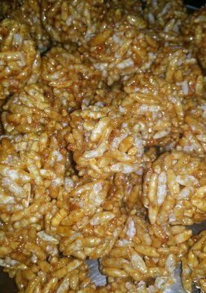 A picture of Kurmura balls.