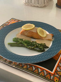 Foto resep Salmon dengan saus creamy lemon (Keto Friendly)