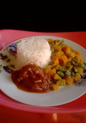 A picture of Tomatoes stew.