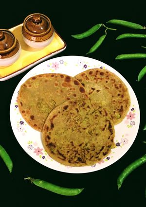 A picture of Matar Paratha.