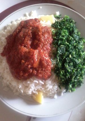 A picture of White,irish potato,stew and spinach.