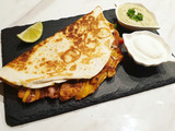 Csirkés quesadilla avokádókrémmel