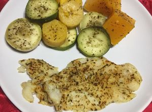 Una foto de Pescado y verduras al vapor