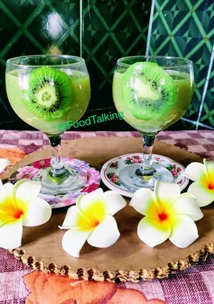 A picture of Kiwi Grapes Smoothie.
