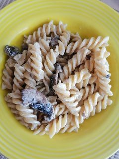 Una foto de Pasta fusilli con crema de champiñones