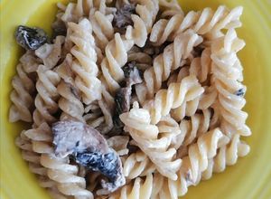 Una foto de Pasta fusilli con crema de champiñones