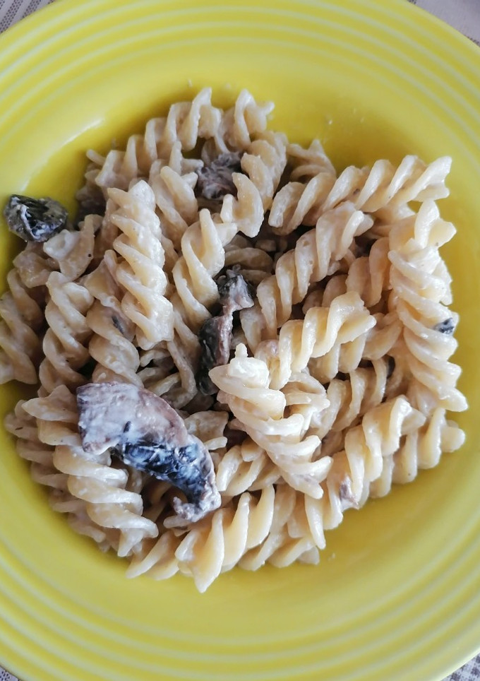Una foto de Pasta fusilli con crema de champiñones
