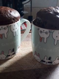 Una foto de Torta de choco en taza al micro