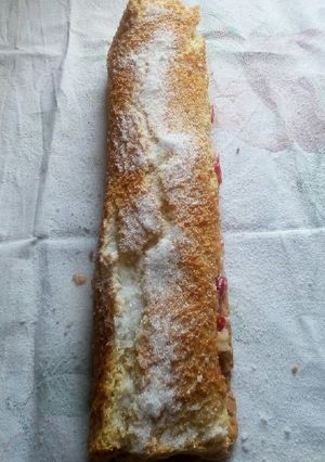 Foto di Rotolo con crema pasticcera e fragole 🍓