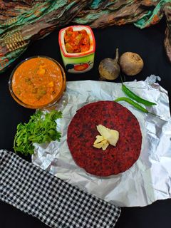 બીટ ના પરાઠા (Beetroot Paratha Recipe In Gujarati) રેસીપી મુખ્ય ફોટો