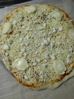 Una foto de Pizza de quesos