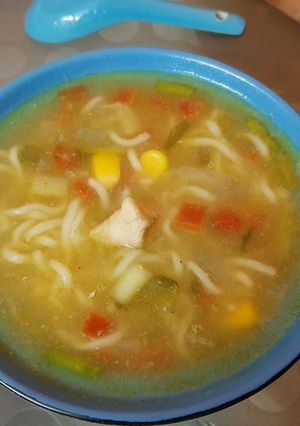 চিকেন নুডলস স্যুপ (chicken noodles soup recipe in Bengali) রেসিপির প্রধান ছবি