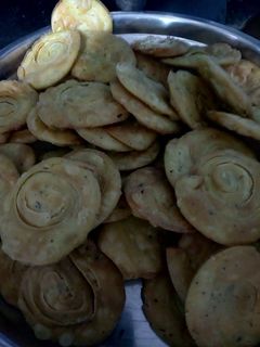 # ફરસી પડ વાળી પૂરી(Farsi pad vadi puri) રેસીપી મુખ્ય ફોટો